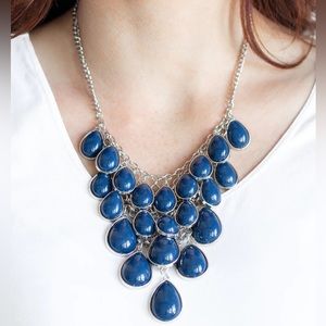 Teardrop blue necklace and earrings -paparazzi 64b